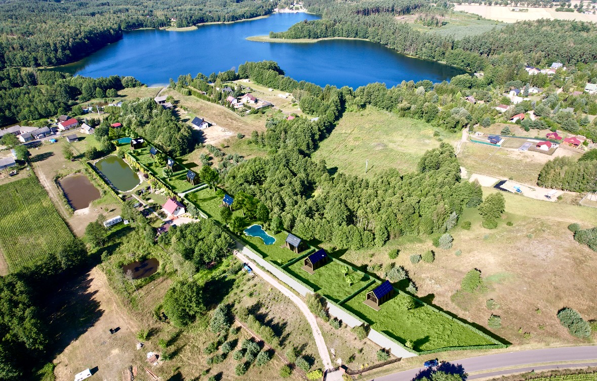 Działka nad jeziorem